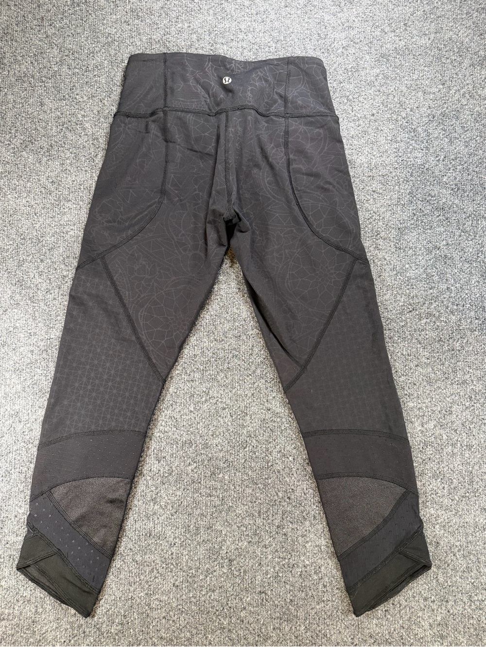 Lululemon Crop Womans Black Performance Athletic Yoga Pants Leggings Size 4